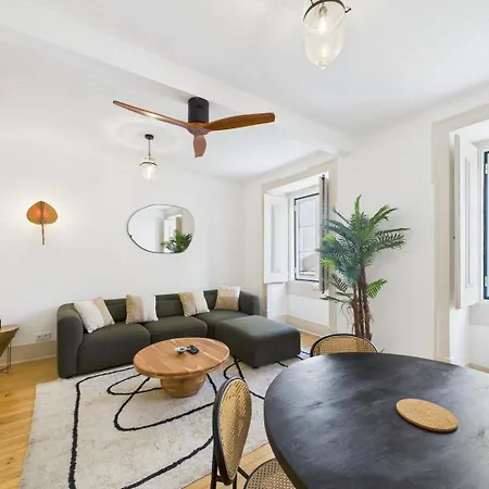 Bright 2br W/ Office Space - Alfama Charm | By Airnest Apartman *