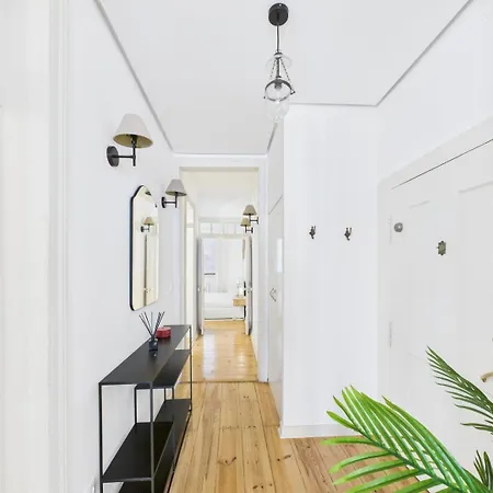 Bright 2br W/ Office Space - Alfama Charm | By Airnest * Lisboa