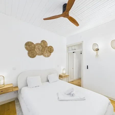 Lägenhet Bright 2br W/ Office Space - Alfama Charm | By Airnest