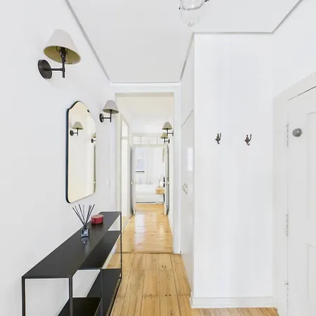 Bright 2br W/ Office Space - Alfama Charm | By Airnest Lisboa