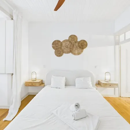Apartment Bright 2br W/ Office Space - Alfama Charm | By Airnest