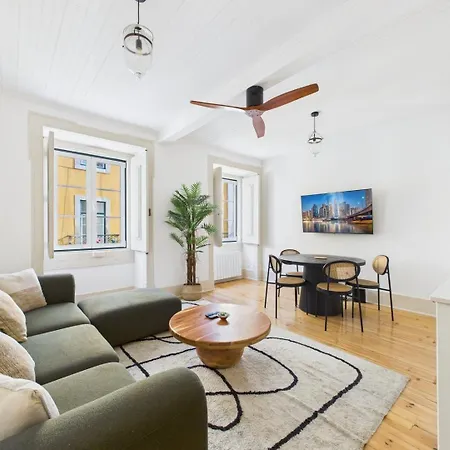 Bright 2br W/ Office Space - Alfama Charm | By Airnest Apartmán