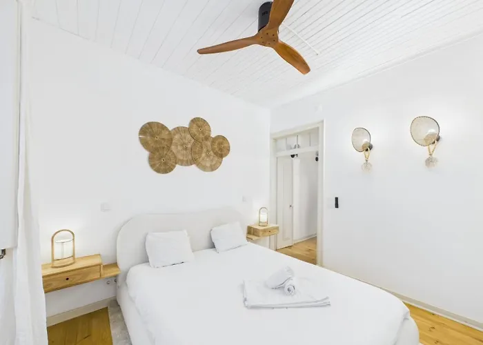 Apartment Bright 2br W/ Office Space - Alfama Charm | By Airnest