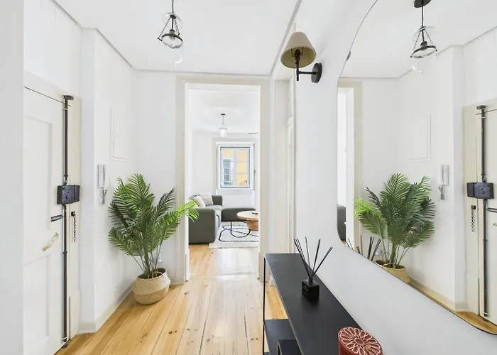 Bright 2br W/ Office Space - Alfama Charm | By Airnest Lisbon
