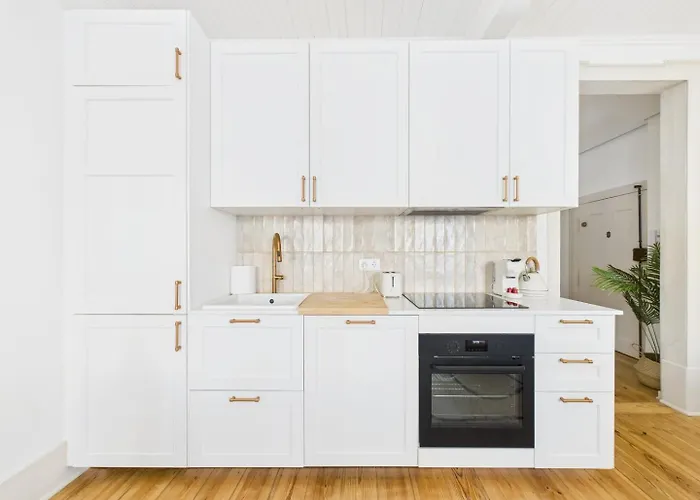 Bright 2br W/ Office Space - Alfama Charm | By Airnest Lägenhet Lisboa