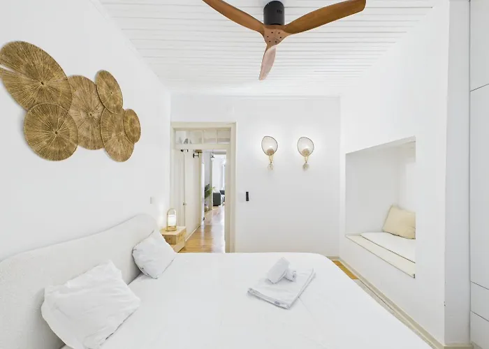 Bright 2br W/ Office Space - Alfama Charm | By Airnest Lägenhet Lisboa