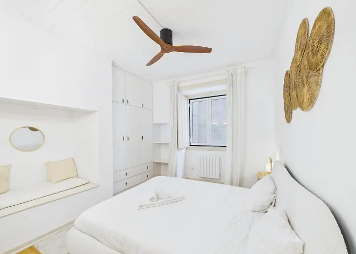 Lägenhet Bright 2br W/ Office Space - Alfama Charm | By Airnest Lisboa