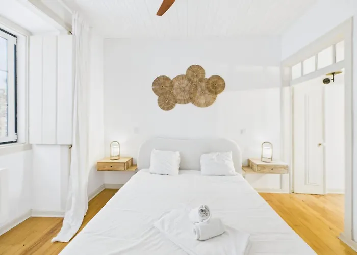 Lägenhet Bright 2br W/ Office Space - Alfama Charm | By Airnest