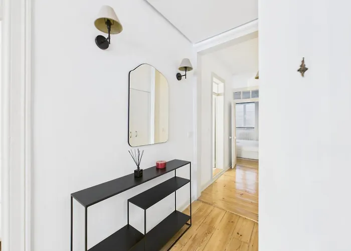 Lägenhet Bright 2br W/ Office Space - Alfama Charm | By Airnest *