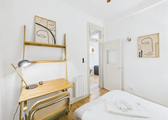 Bright 2br W/ Office Space - Alfama Charm | By Airnest Lisbon