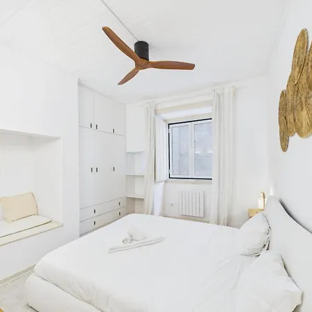 Apartment Bright 2br W/ Office Space - Alfama Charm | By Airnest Lissabon